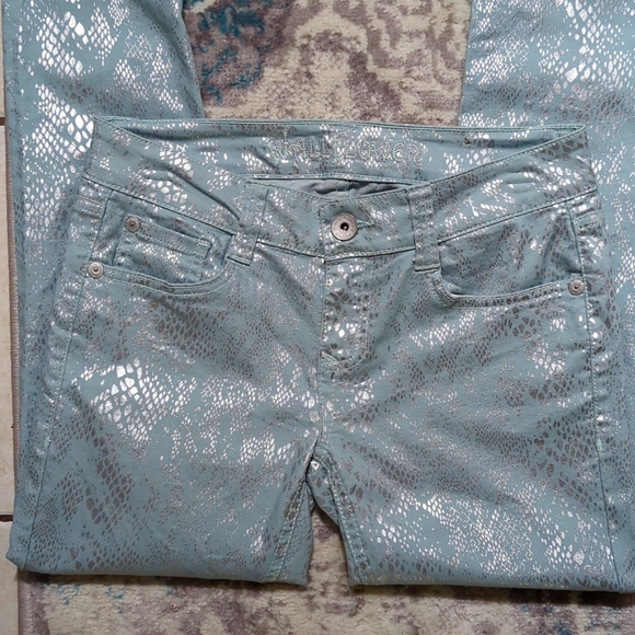 Wallflower Snakeskin Print Skinny Jeans - Picture 5 of 10